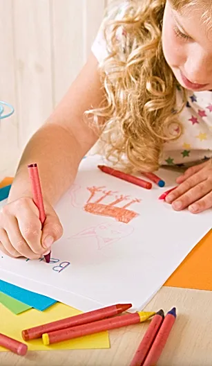 Enfant qui dessine