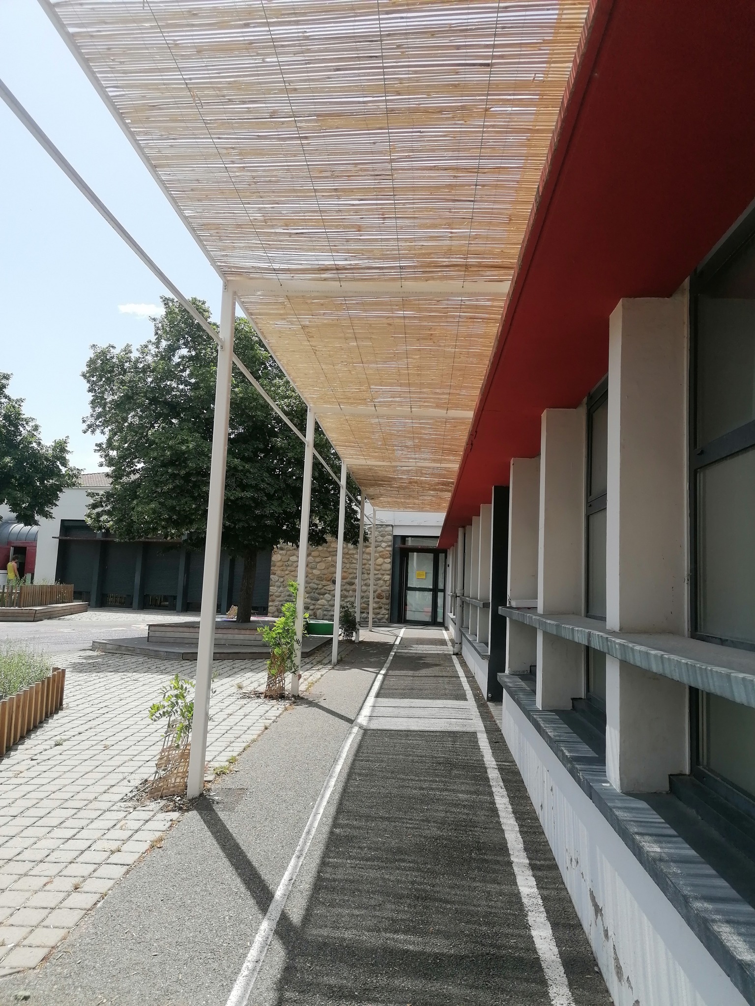 Photo de la devanture de l'école maternelle de saverdun