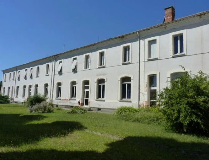 Photo de la devanture de l'école élémentaire de saverdun